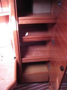 Detailanblick Schiff - KM Yachtcharter