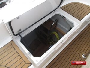 Detailanblick Schiff - KM Yachtcharter