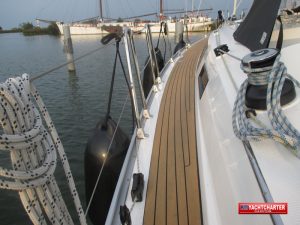 Detailanblick Schiff - KM Yachtcharter